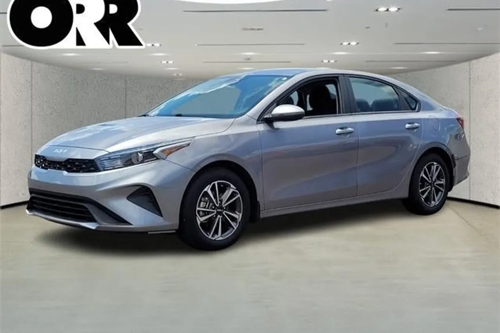 2024 Kia Forte LXS photo 1