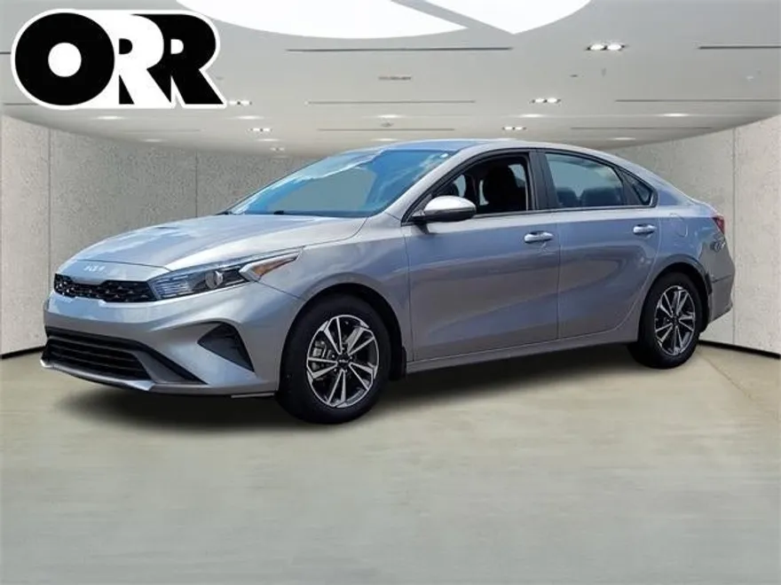 2024 Kia Forte LXS photo 1
