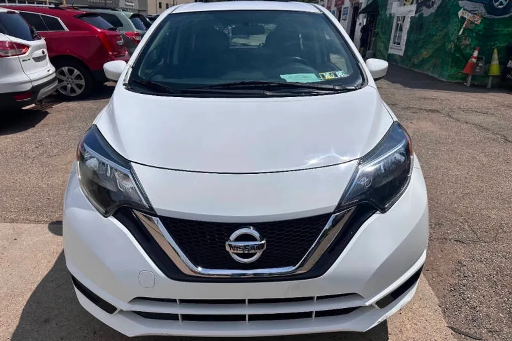 2017 Nissan Versa Note SV photo 1