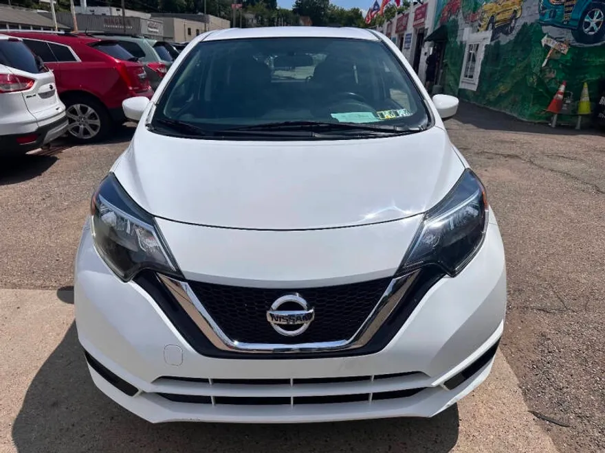 2017 Nissan Versa Note SV photo 1