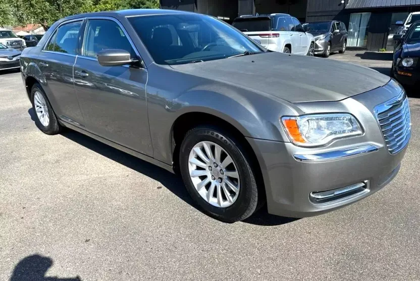 2011 Chrysler 300 Touring photo 1