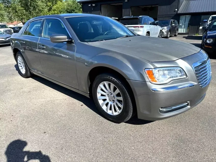 2011 Chrysler 300 Touring photo 1