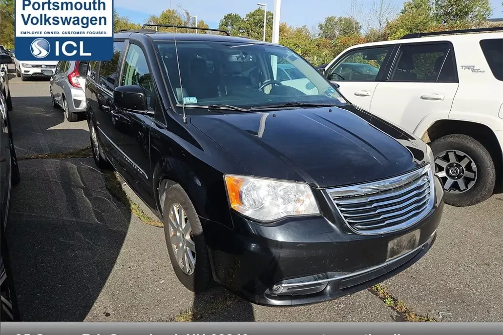 2014 Chrysler Town & Country Touring photo 1
