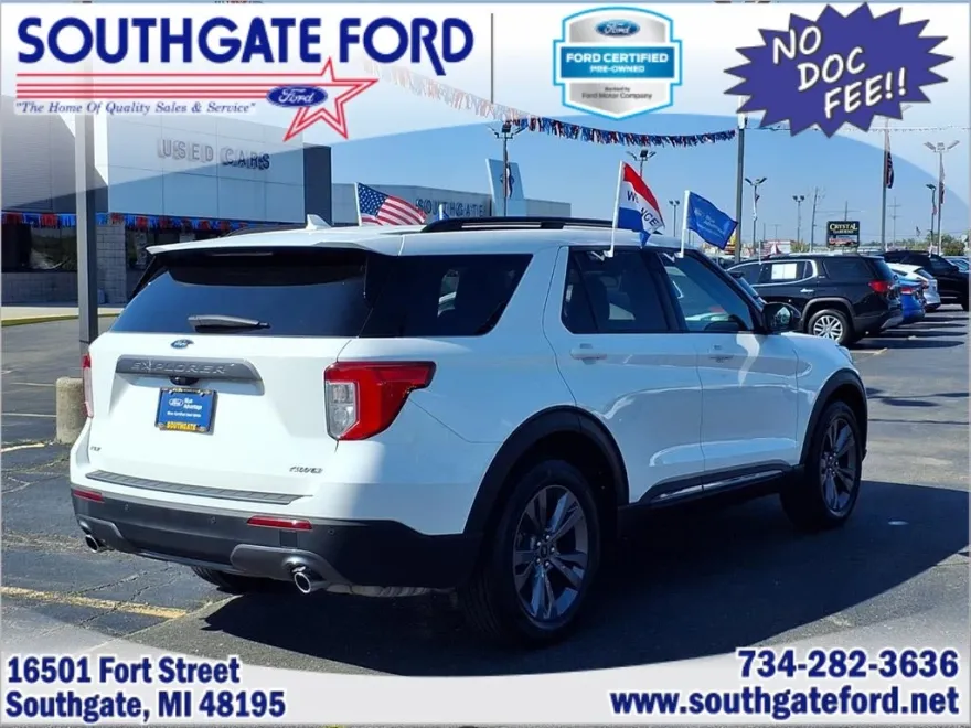 2023 Ford Explorer XLT photo 1