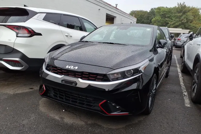 2023 Kia Forte GT-Line photo 1
