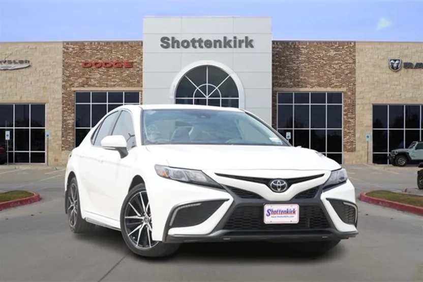 2024 Toyota Camry SE photo 1