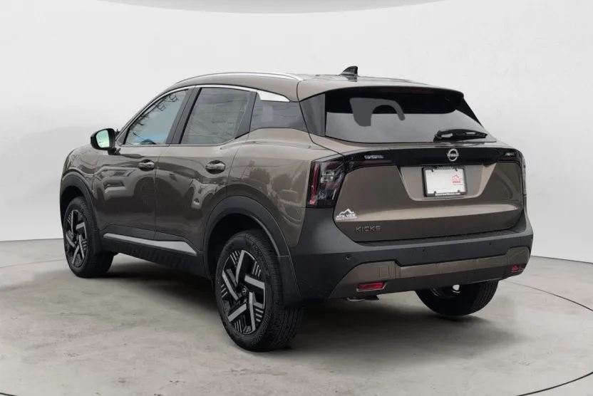 2026 Nissan Kicks SV photo 1