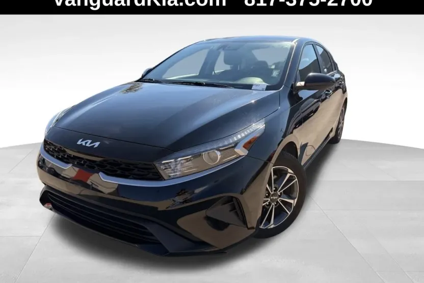2023 Kia Forte LXS photo 1