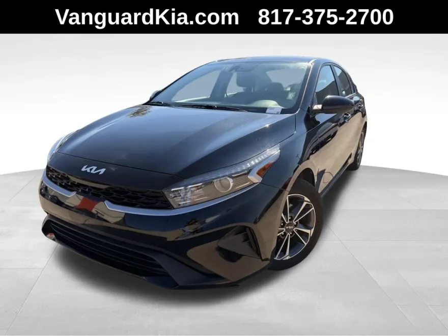 2023 Kia Forte LXS photo 1