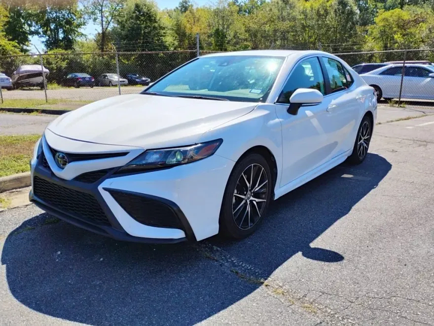 2024 Toyota Camry SE photo 1