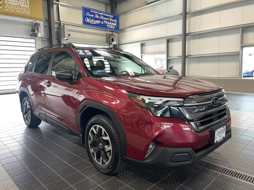 2025 Subaru Forester Premium photo 1