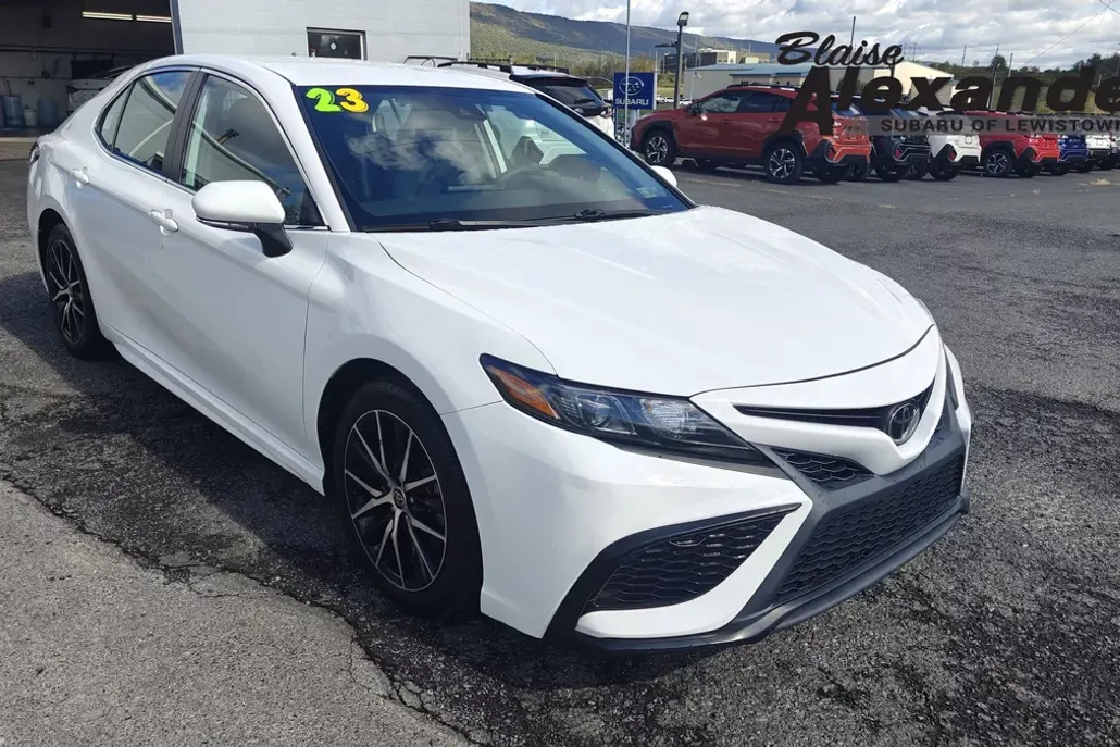 2023 Toyota Camry SE photo 1