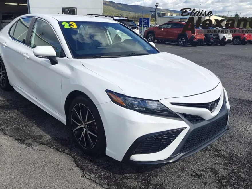 2023 Toyota Camry SE photo 1