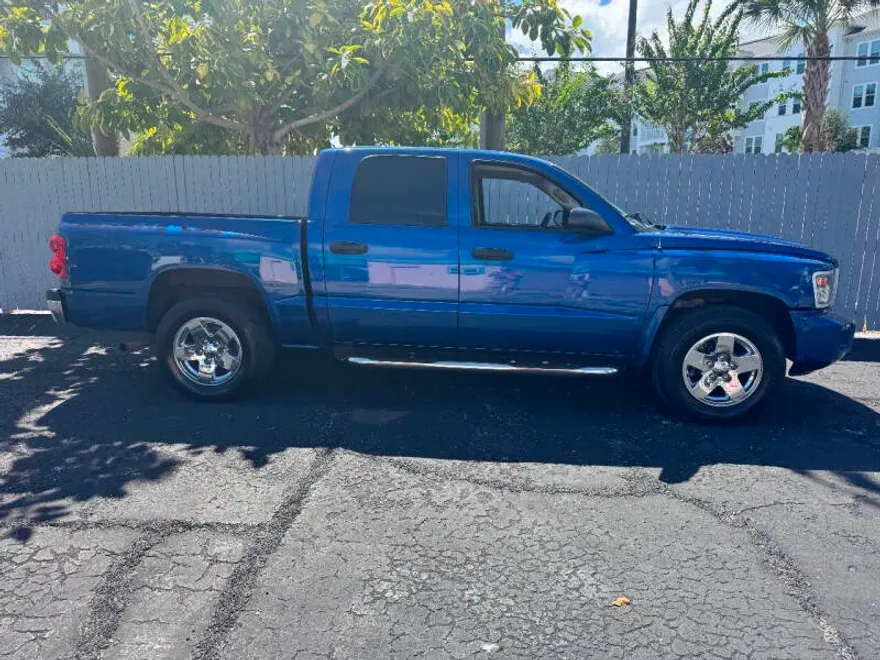 2011 Dodge Dakota SXT SLT photo 1