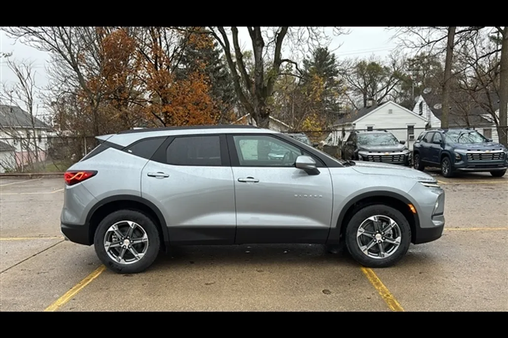 2025 Chevrolet Blazer 2LT photo 1