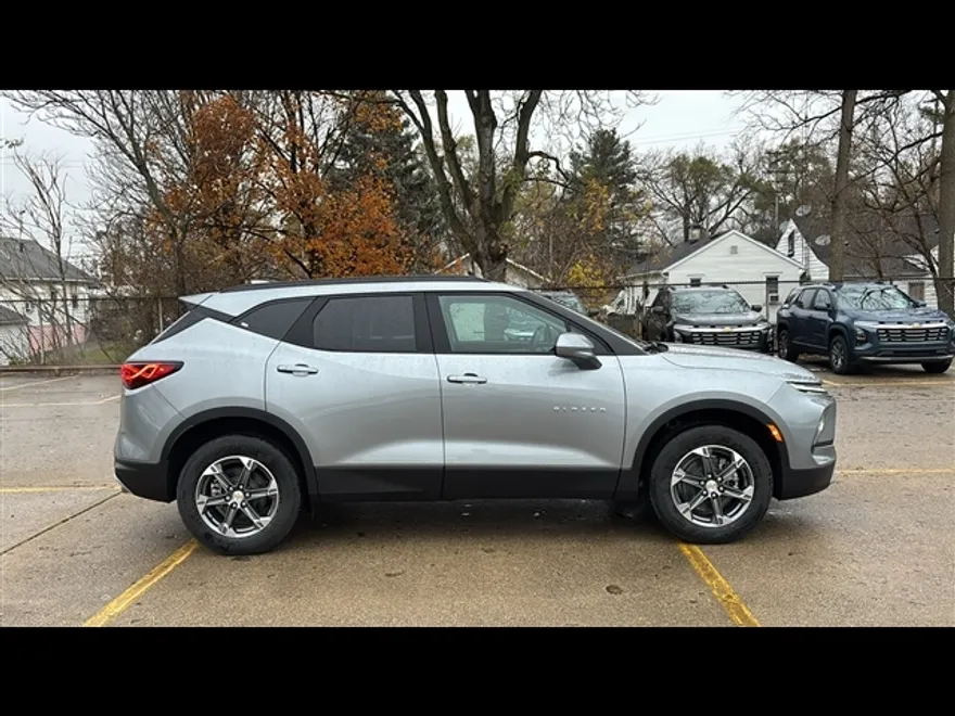 2025 Chevrolet Blazer 2LT photo 1