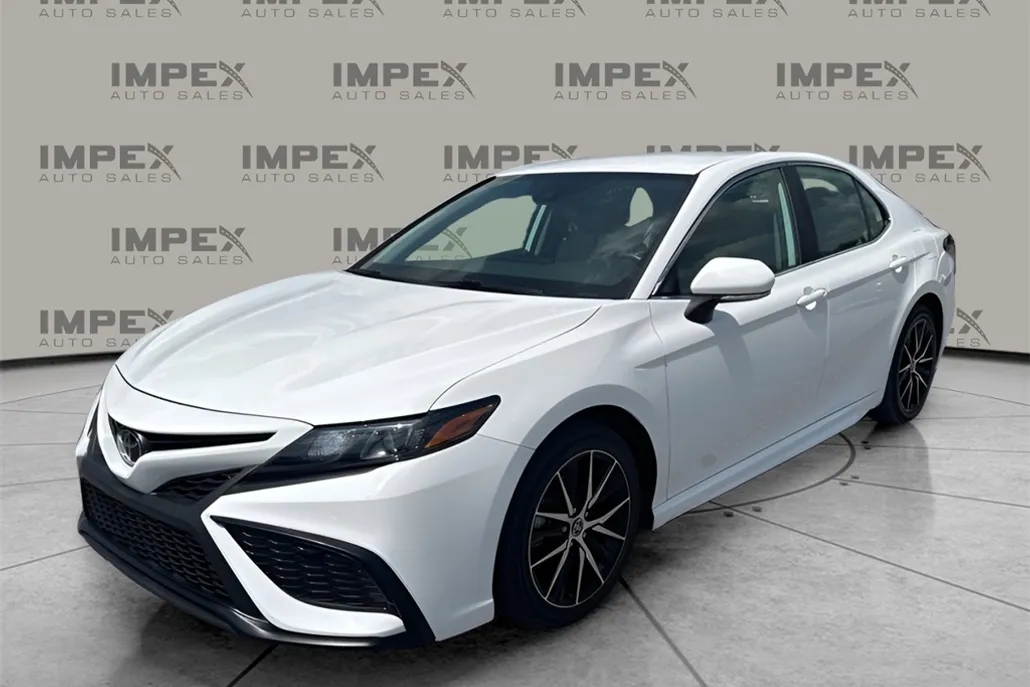 2022 Toyota Camry SE photo 1
