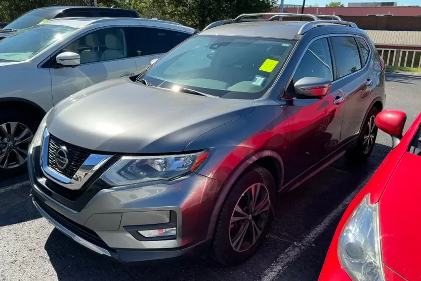 2019 Nissan Rogue SV photo 1
