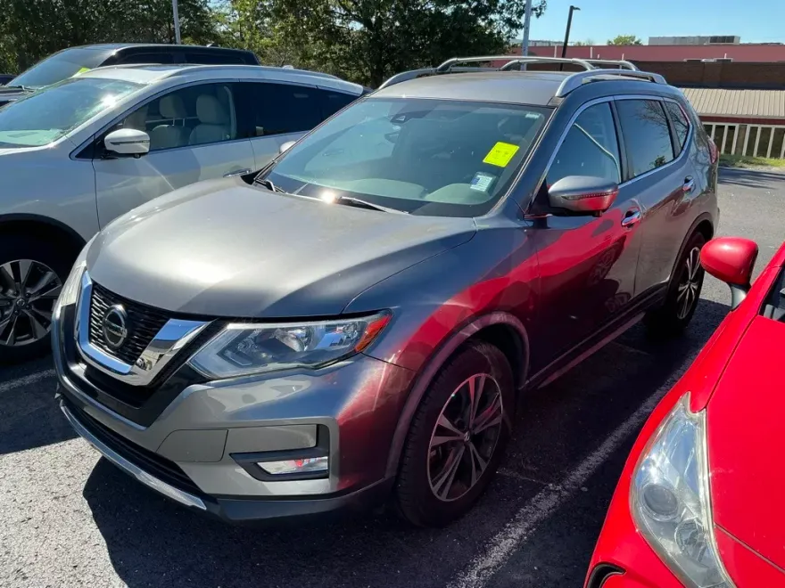 2019 Nissan Rogue SV photo 1