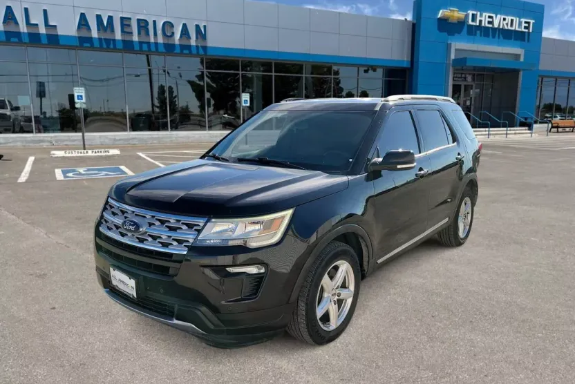 2018 Ford Explorer XLT photo 1