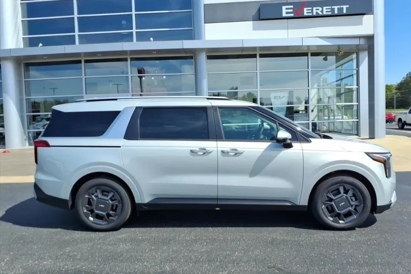 2026 Kia Carnival EX photo 1