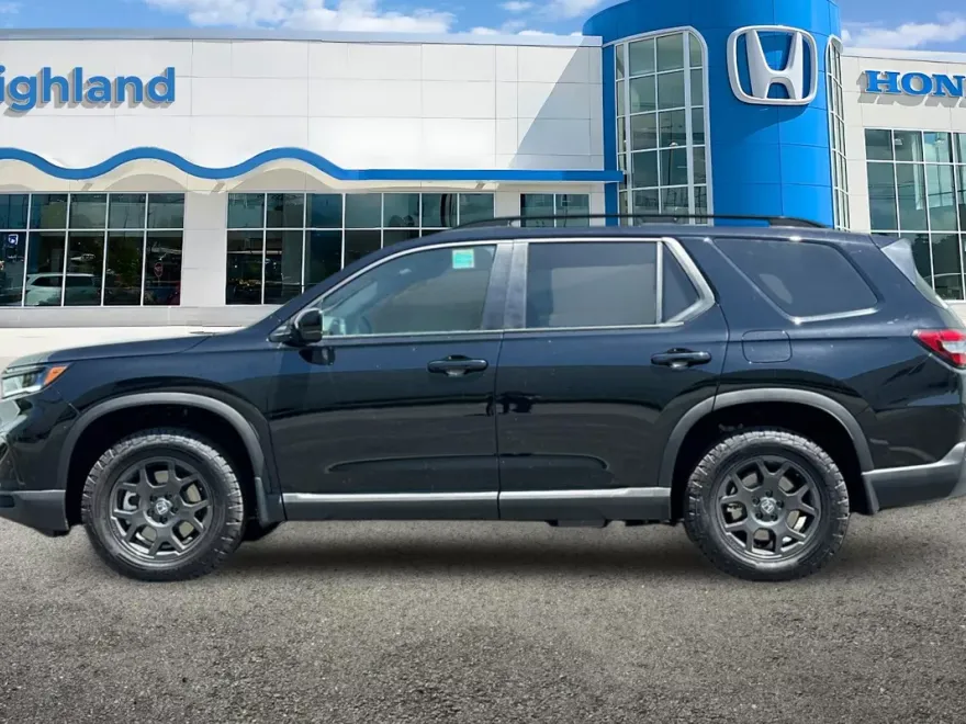 2025 Honda Pilot TrailSport photo 1