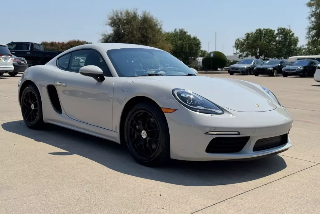 2019 Porsche Cayman T photo 1
