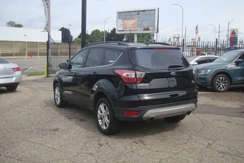 2018 Ford Escape SE photo 1