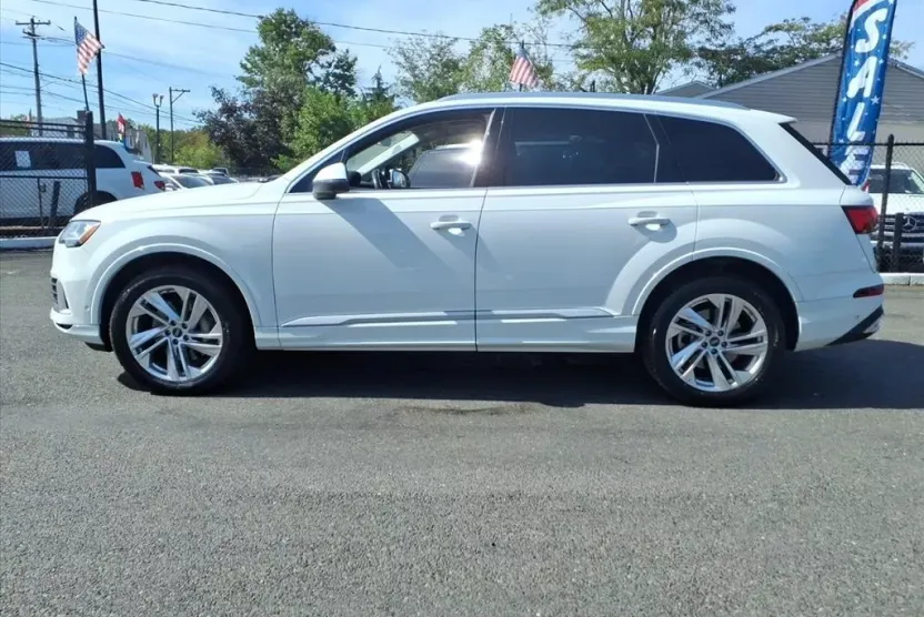 2023 Audi Q7 55 Premium Plus photo 1