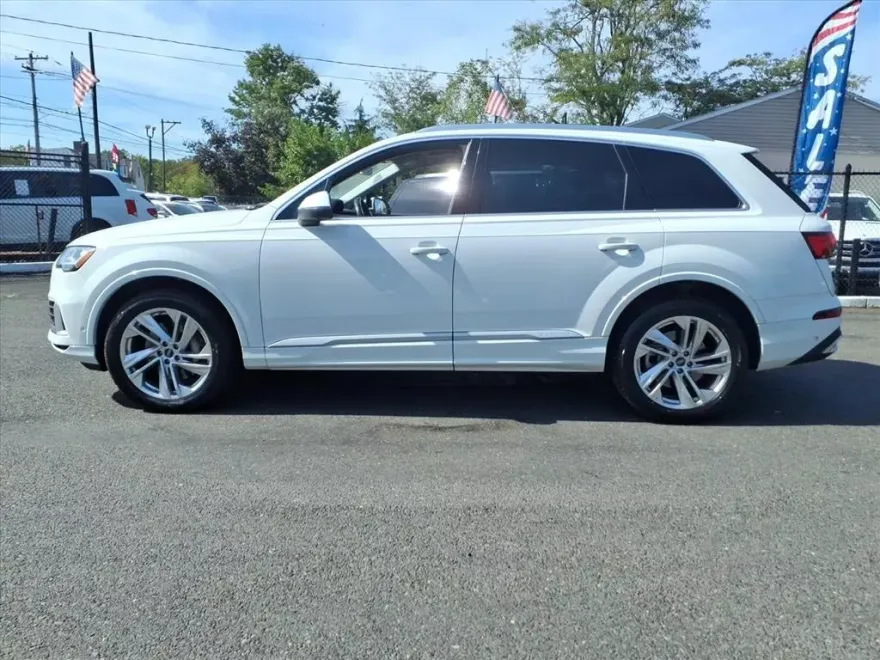 2023 Audi Q7 55 Premium Plus photo 1