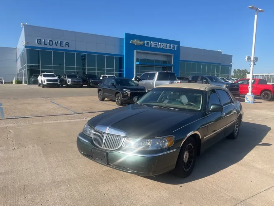 2000 Lincoln Town Car Signature photo 1