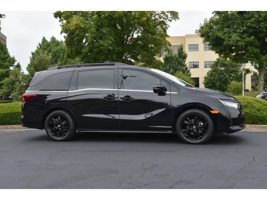 2023 Honda Odyssey Sport photo 1