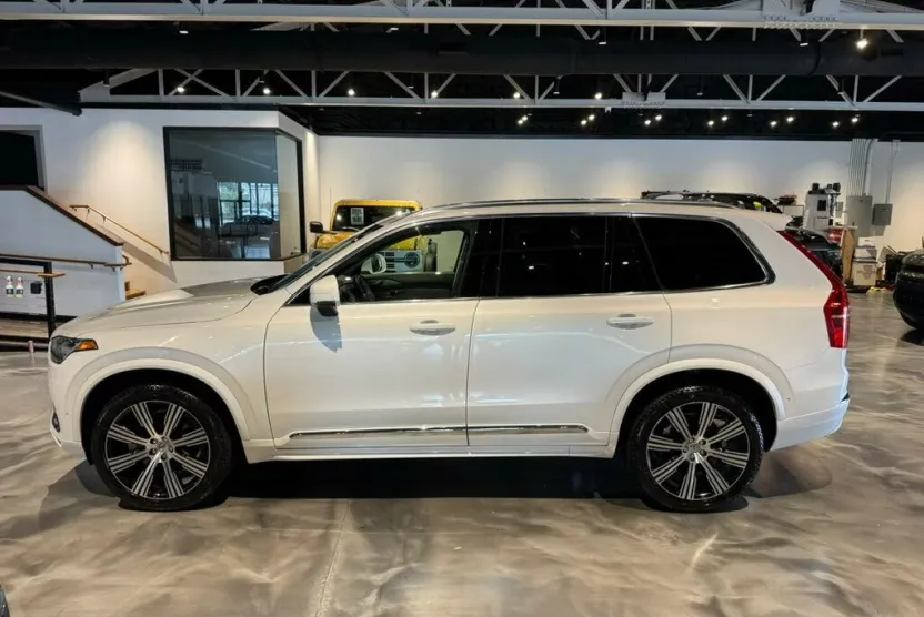 2024 Volvo XC90 Plus photo 1