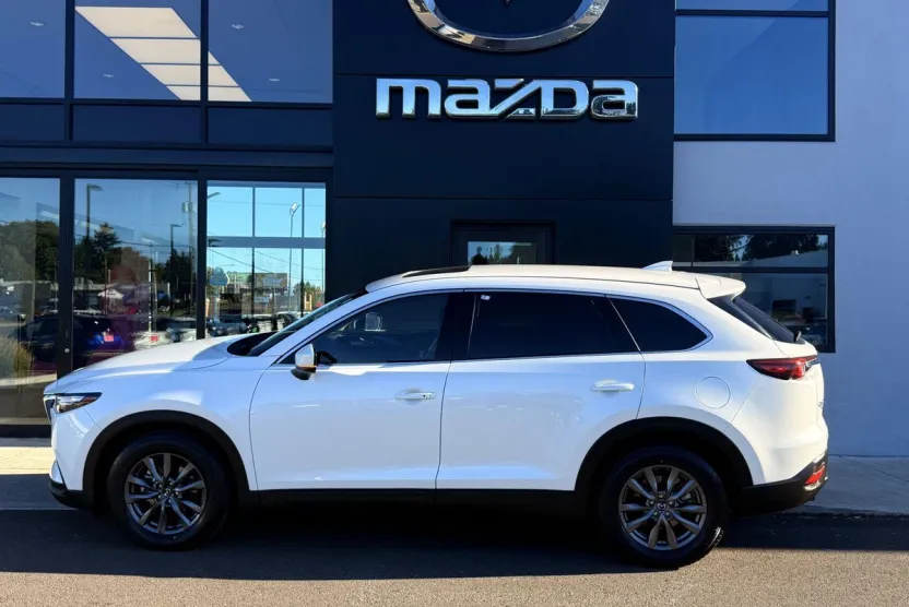 2023 Mazda CX-9 Touring photo 1
