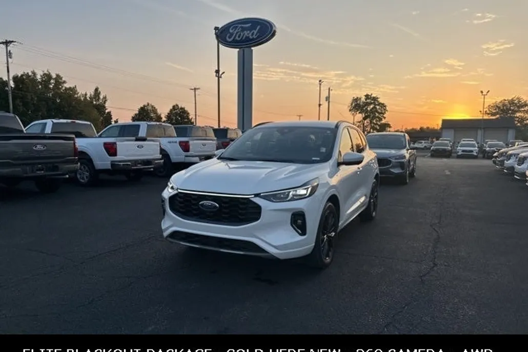 2023 Ford Escape ST-Line Elite photo 1