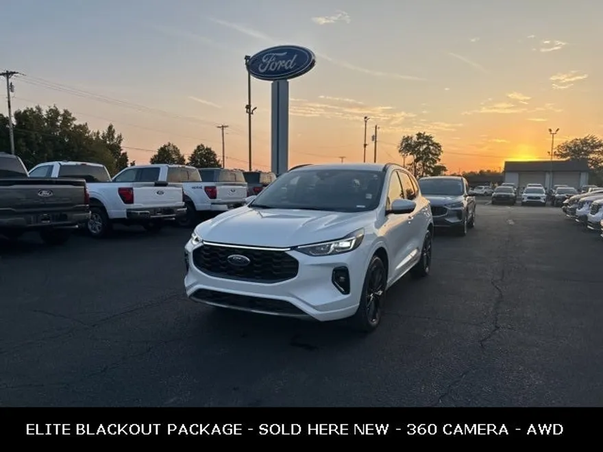 2023 Ford Escape ST-Line Elite photo 1