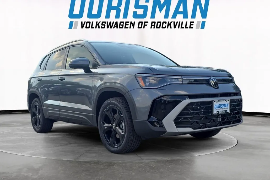 2025 Volkswagen Taos SE photo 1