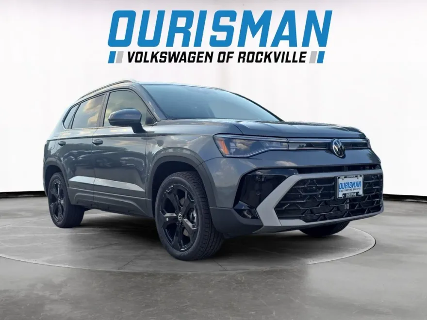 2025 Volkswagen Taos SE photo 1