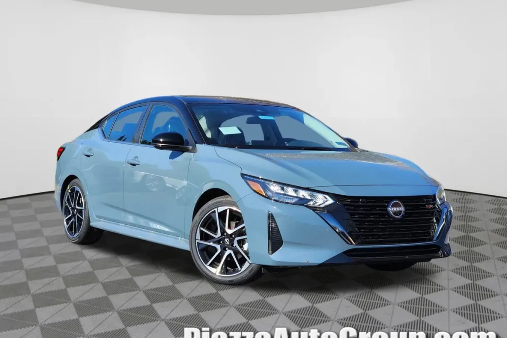 2025 Nissan Sentra SR photo 1