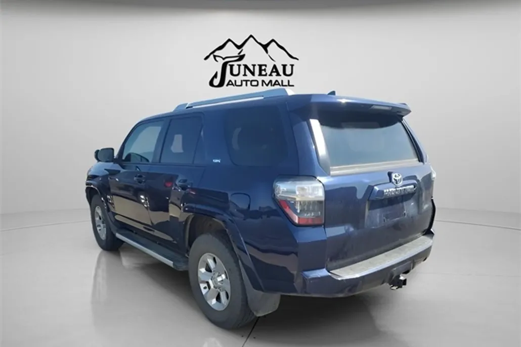 2018 Toyota 4Runner SR5 photo 1