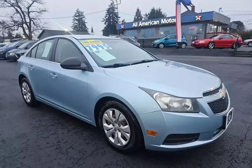 2012 Chevrolet Cruze LS photo 1