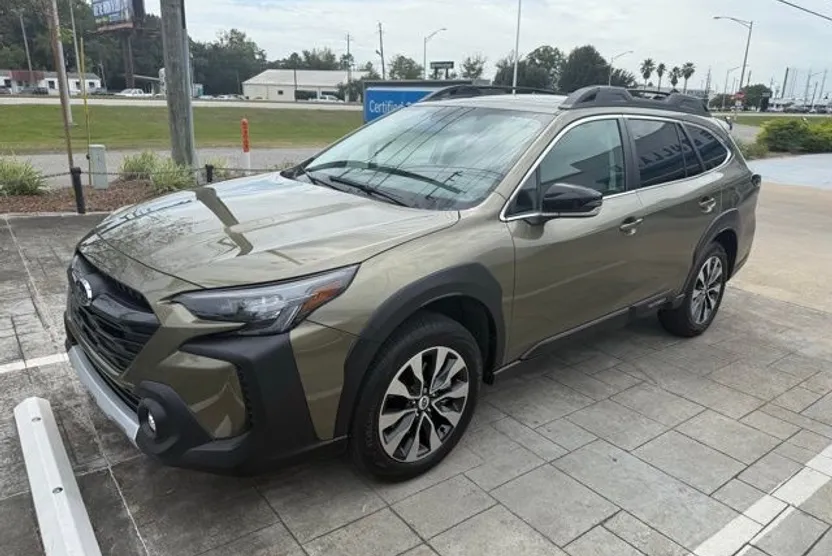 2023 Subaru Outback Limited photo 1