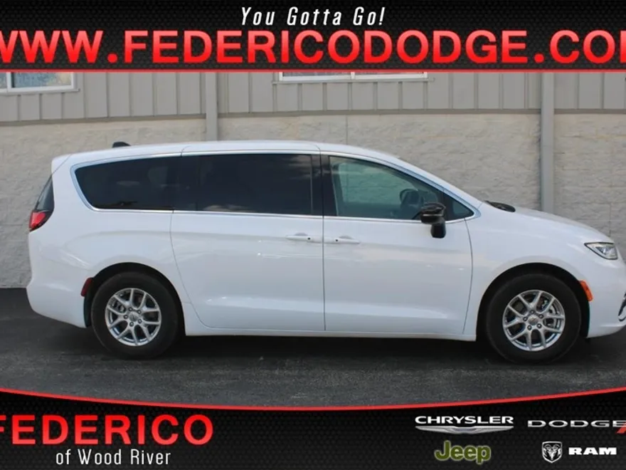 2024 Chrysler Pacifica Touring L photo 1