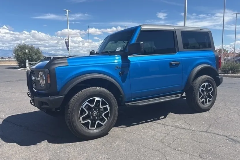 2023 Ford Bronco Base photo 1