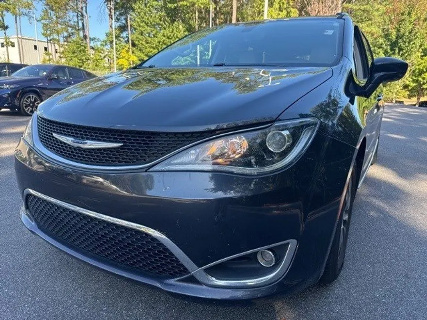 2020 Chrysler Pacifica Touring Plus photo 1