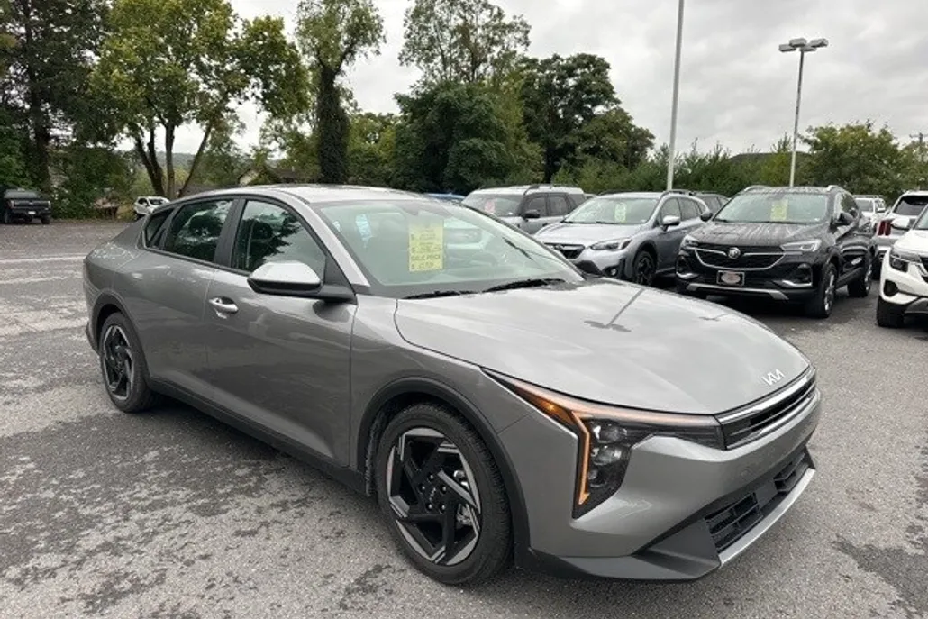 2025 Kia K4 EX photo 1