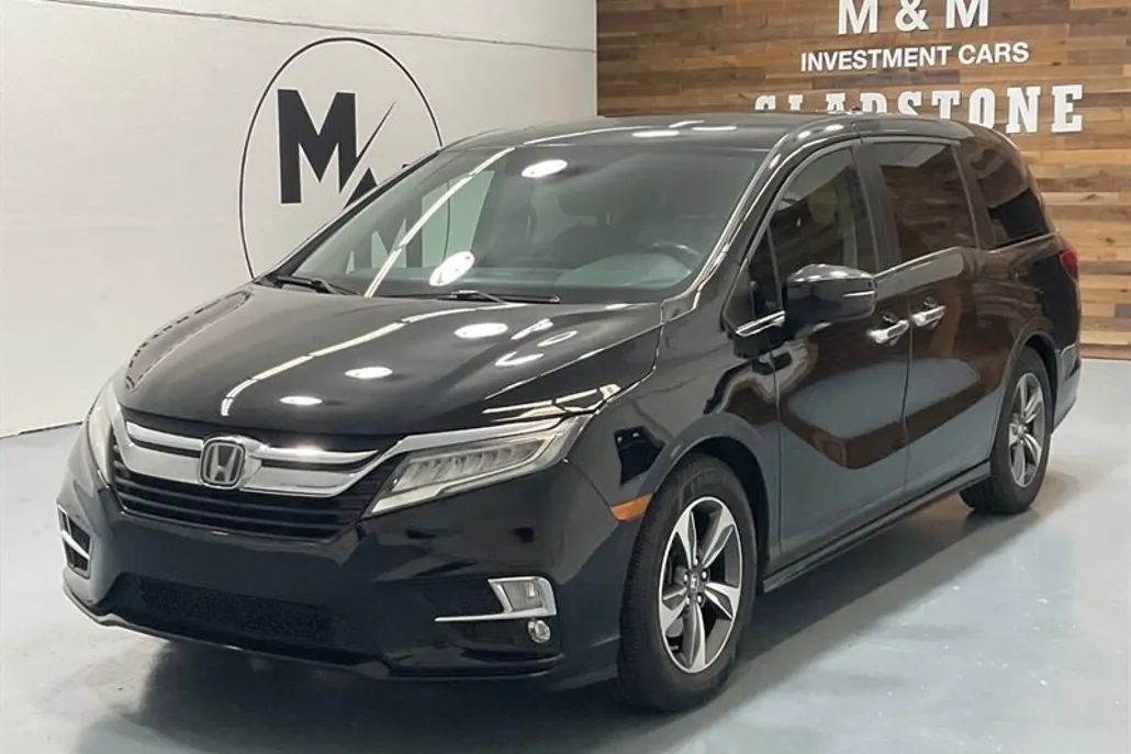 2018 Honda Odyssey Touring photo 1