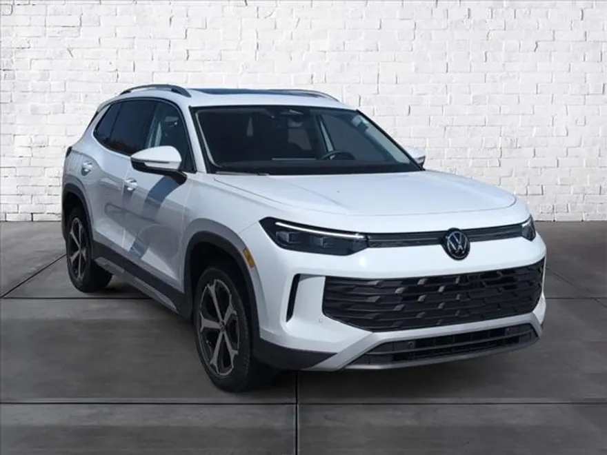 2025 Volkswagen Tiguan SE photo 1