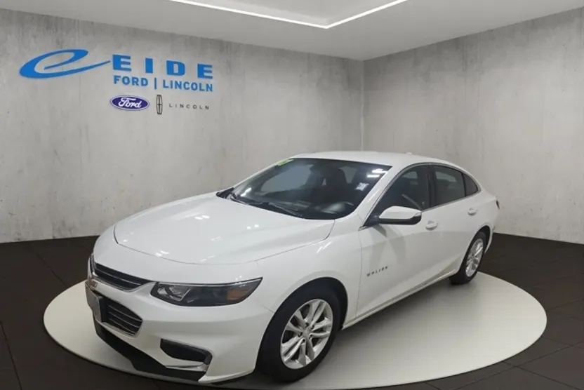 2017 Chevrolet Malibu 1500 LT photo 1