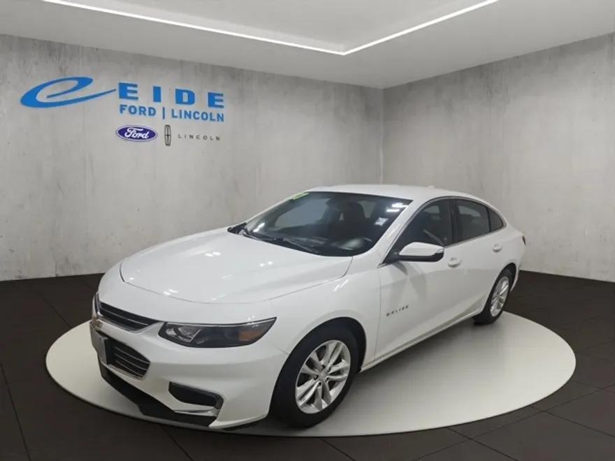 2017 Chevrolet Malibu 1500 LT photo 1